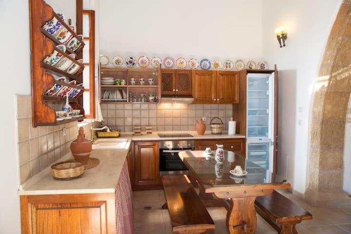 Matina'S Traditional House ハラキ エクステリア 写真